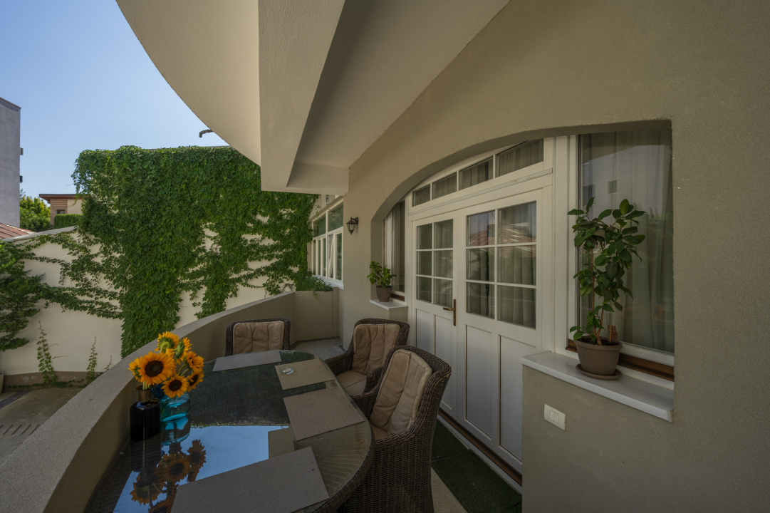 CAROL - EPISCOP CHESARIE, APARTAMENT 250 MP TOTAL, CURTE 250 MP!