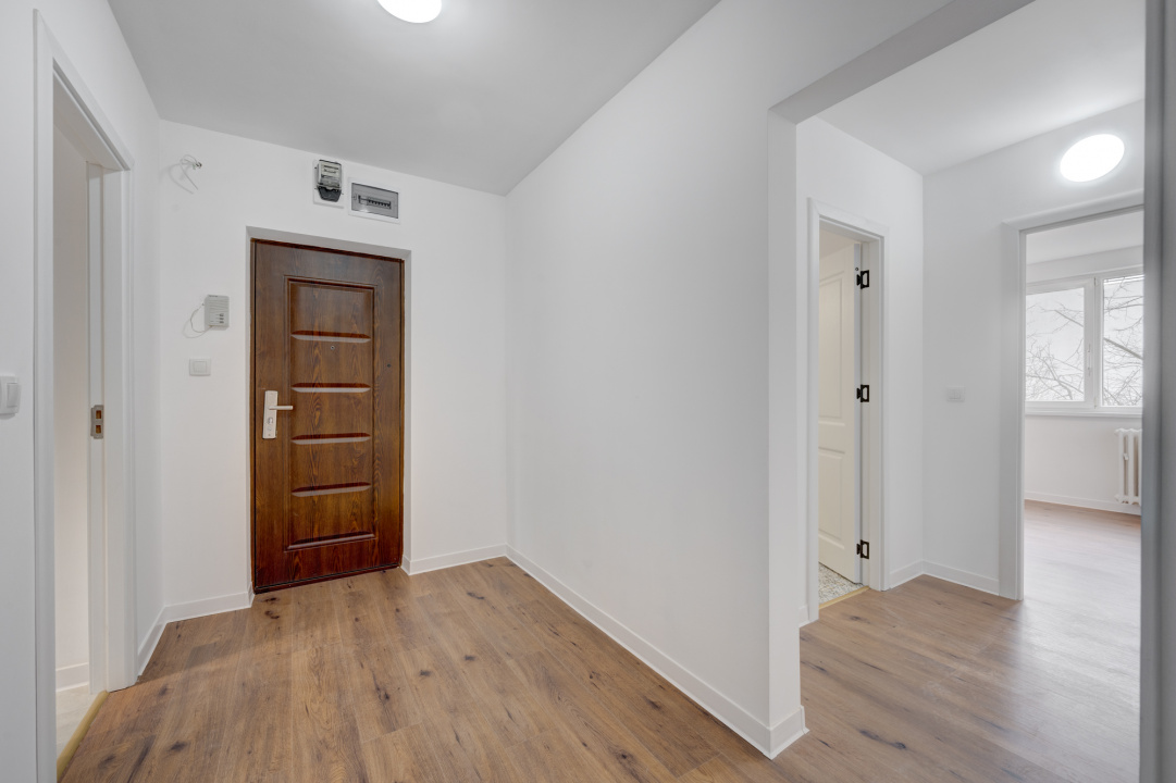 TITAN – OZANA, APARTAMENT 3 CAMERE 66 MP TOTAL, ETAJ 3 DIN 4, RENOVAT! 