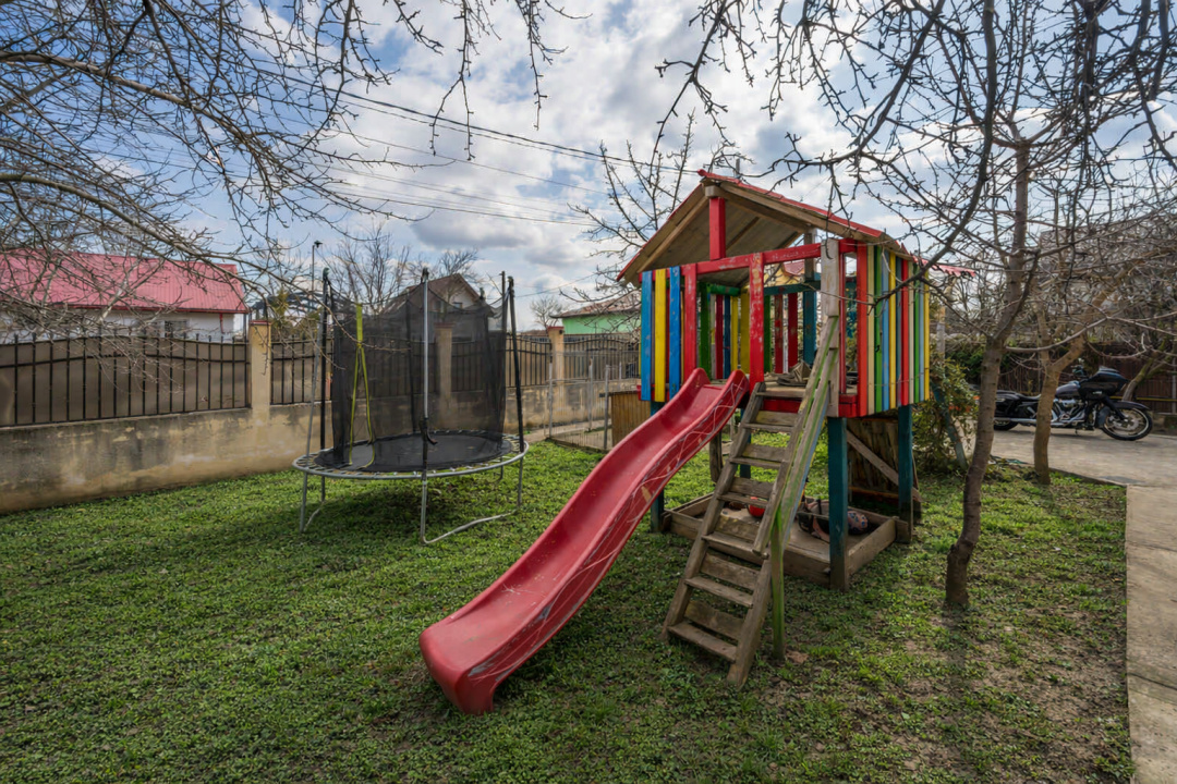 MOGOSOAIA - CENTRAL, CASA 200 MP UTILI, LOT 500 MP, LA CHEIE!